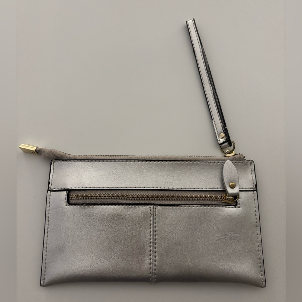 Metallic silver wristlet - Picture 2 of 9